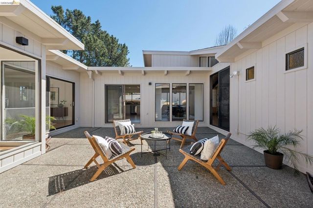 14300 Skyline Blvd, Oakland, CA 94619