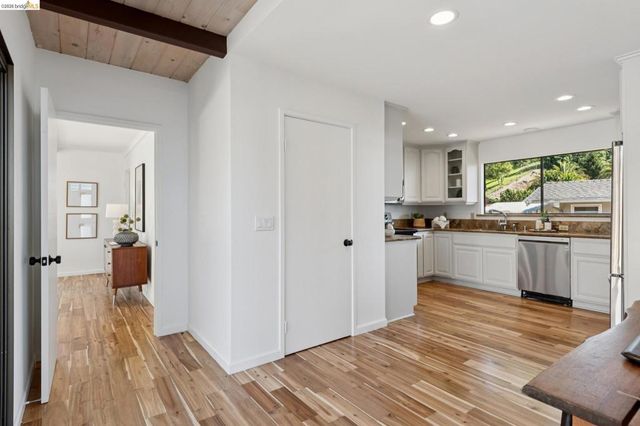 14300 Skyline Blvd, Oakland, CA 94619