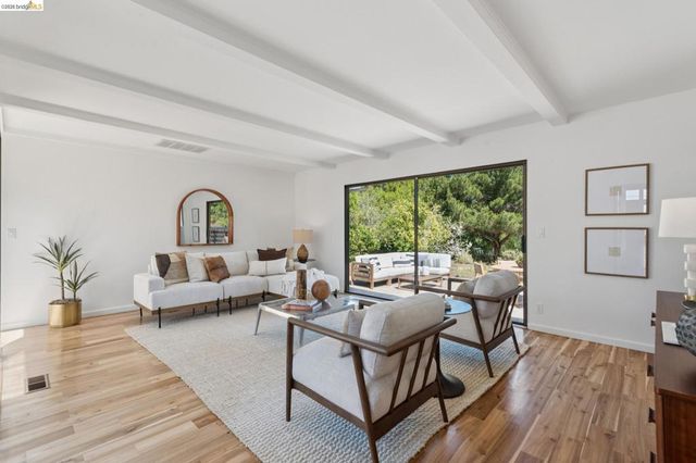 14300 Skyline Blvd, Oakland, CA 94619