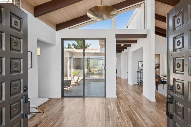 14300 Skyline Blvd, Oakland, CA 94619