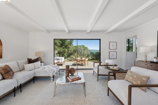 14300 Skyline Blvd, Oakland, CA 94619