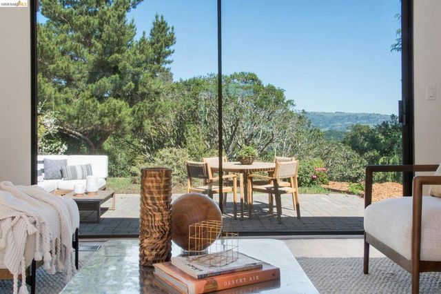 14300 Skyline Blvd, Oakland, CA 94619