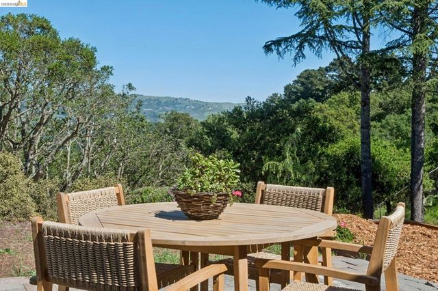 14300 Skyline Blvd, Oakland, CA 94619