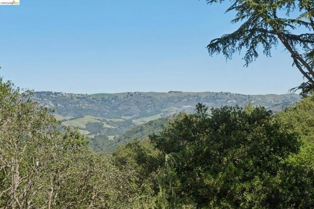 14300 Skyline Blvd, Oakland, CA 94619