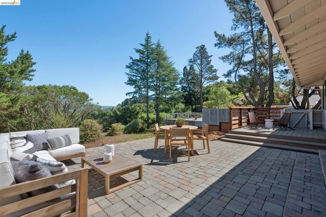 14300 Skyline Blvd, Oakland, CA 94619