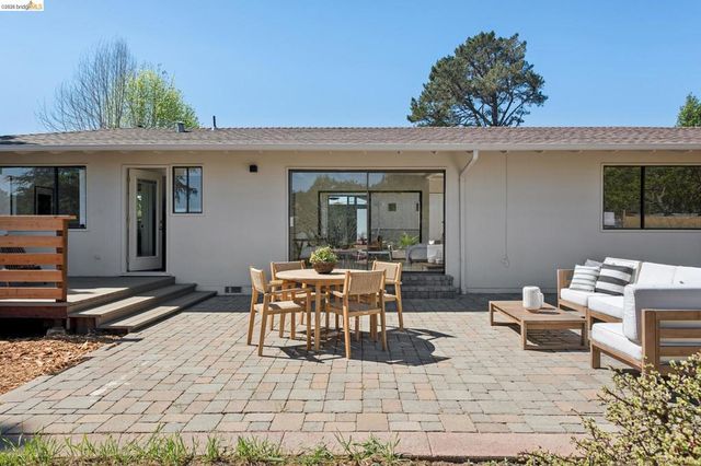 14300 Skyline Blvd, Oakland, CA 94619