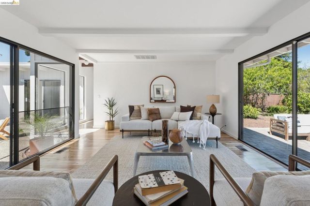 14300 Skyline Blvd, Oakland, CA 94619