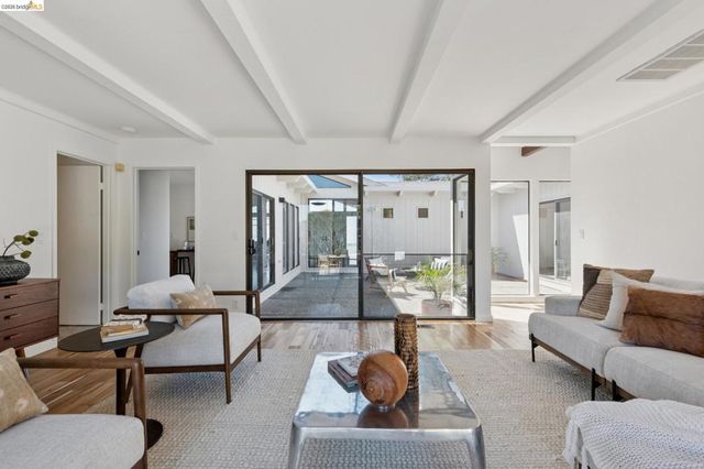 14300 Skyline Blvd, Oakland, CA 94619