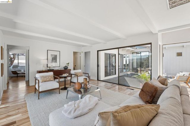 14300 Skyline Blvd, Oakland, CA 94619