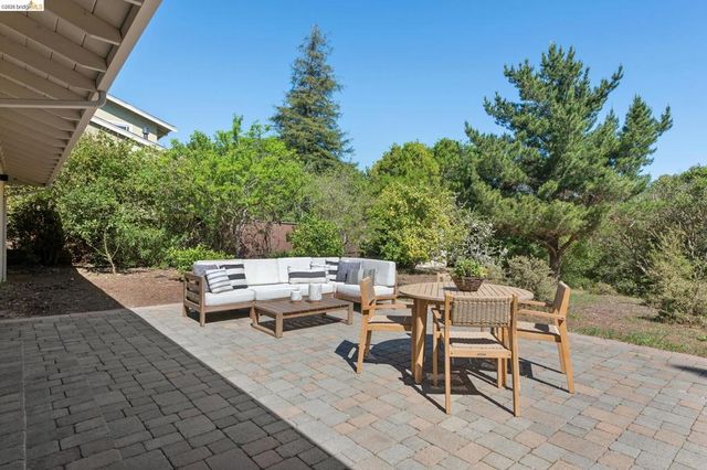 14300 Skyline Blvd, Oakland, CA 94619