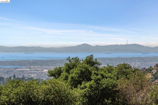 14300 Skyline Blvd, Oakland, CA 94619