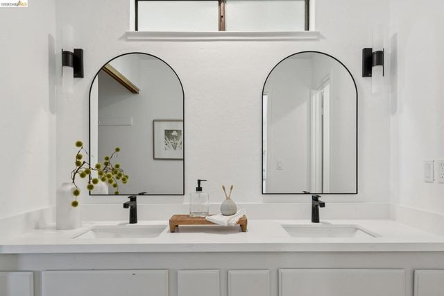 14300 Skyline Blvd, Oakland, CA 94619