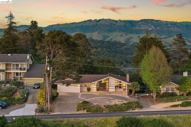 14300 Skyline Blvd, Oakland, CA 94619