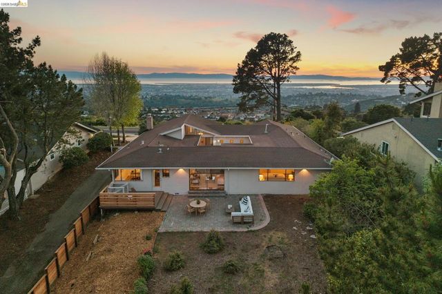 14300 Skyline Blvd, Oakland, CA 94619