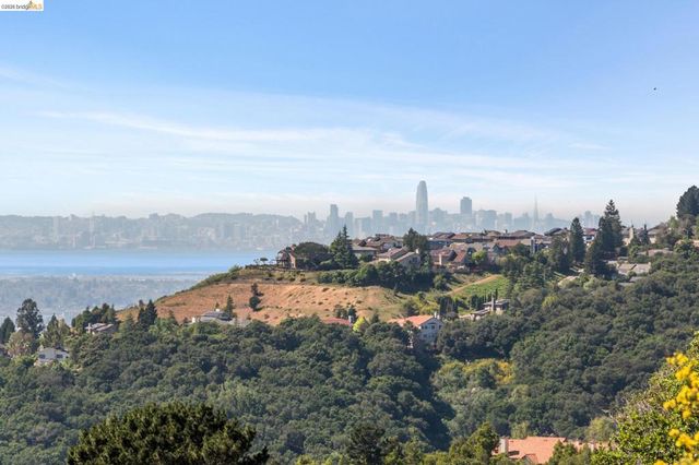 14300 Skyline Blvd, Oakland, CA 94619