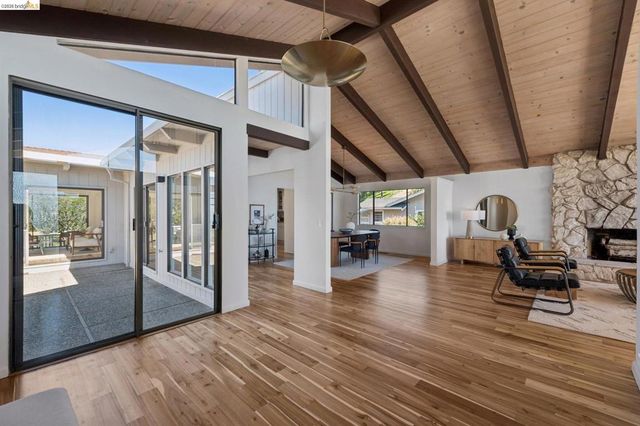 14300 Skyline Blvd, Oakland, CA 94619