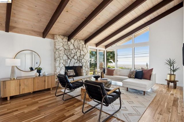 14300 Skyline Blvd, Oakland, CA 94619