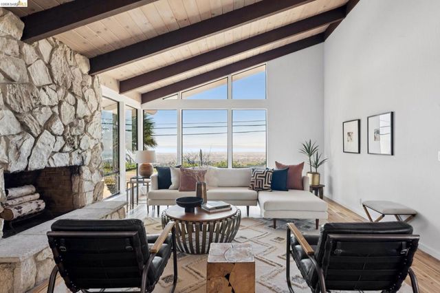 14300 Skyline Blvd, Oakland, CA 94619