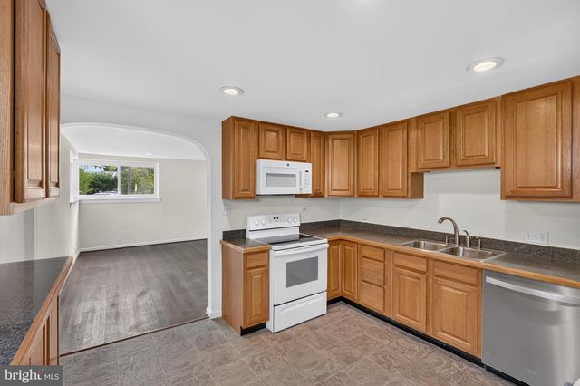 750 N GEORGE MASON DR, Arlington, VA 22203