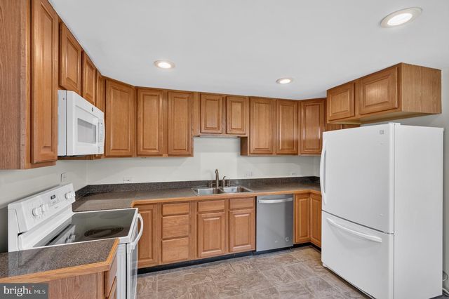750 N GEORGE MASON DR, Arlington, VA 22203