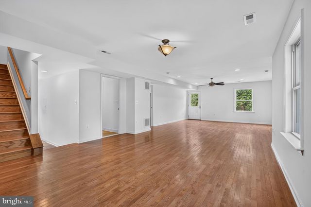 750 N GEORGE MASON DR, Arlington, VA 22203