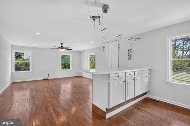 750 N GEORGE MASON DR, Arlington, VA 22203