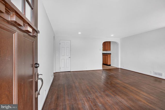 750 N GEORGE MASON DR, Arlington, VA 22203