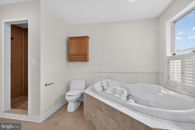 750 N GEORGE MASON DR, Arlington, VA 22203
