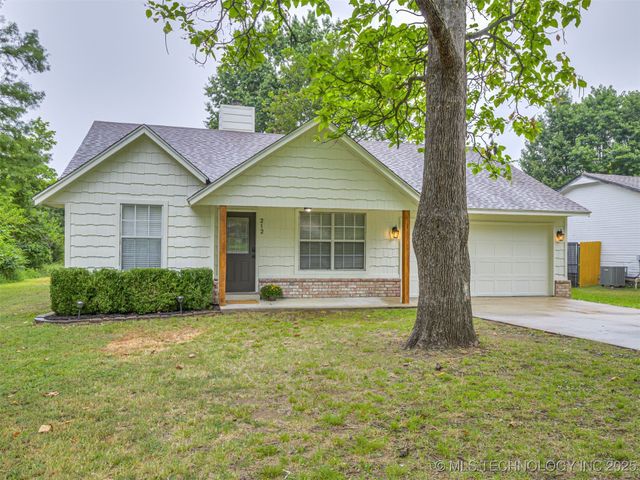 212 S Old Main Street, Coweta, OK 74429
