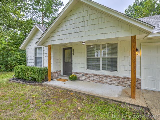 212 S Old Main Street, Coweta, OK 74429