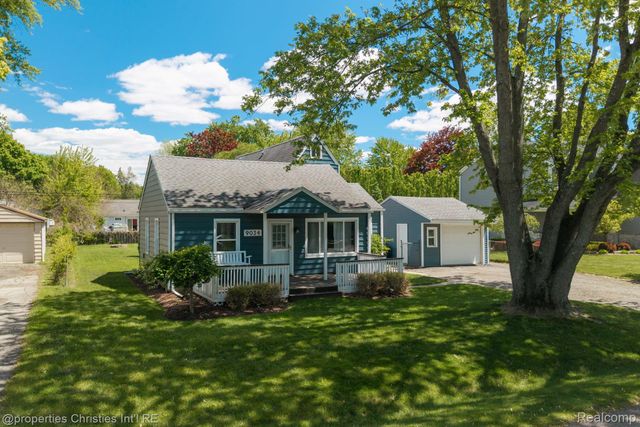 9034 Elmhurst Avenue, Plymouth Charter Township, MI 48170