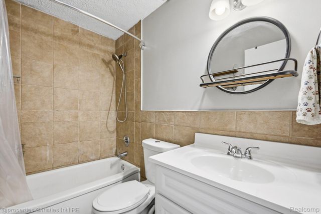 9034 Elmhurst Avenue, Plymouth Charter Township, MI 48170