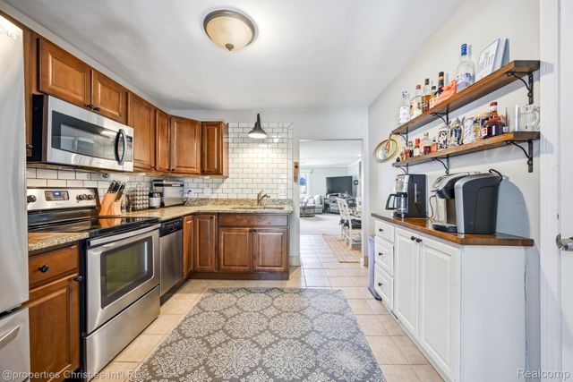 9034 Elmhurst Avenue, Plymouth Charter Township, MI 48170