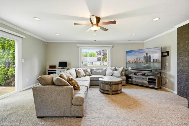 9034 Elmhurst Avenue, Plymouth Charter Township, MI 48170