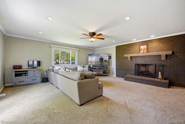 9034 Elmhurst Avenue, Plymouth Charter Township, MI 48170