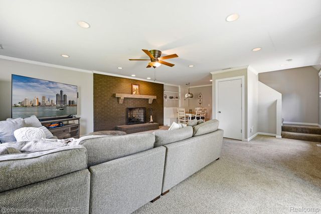 9034 Elmhurst Avenue, Plymouth Charter Township, MI 48170