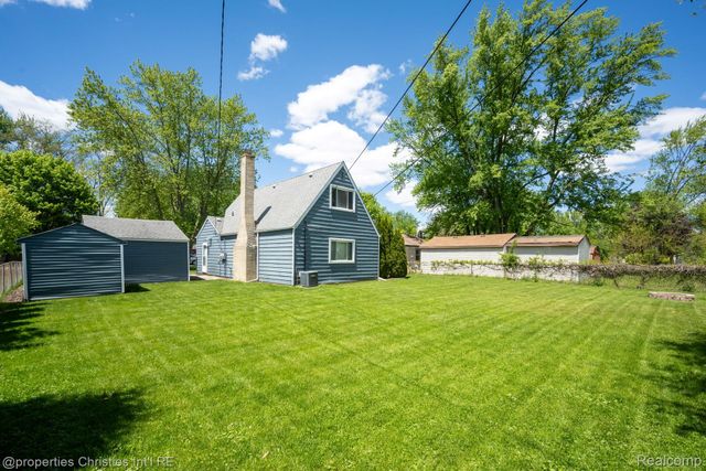 9034 Elmhurst Avenue, Plymouth Charter Township, MI 48170