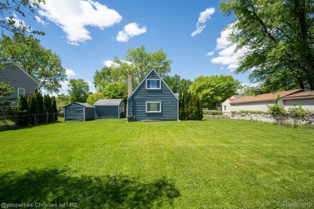 9034 Elmhurst Avenue, Plymouth Charter Township, MI 48170