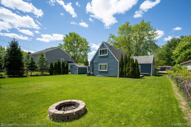 9034 Elmhurst Avenue, Plymouth Charter Township, MI 48170