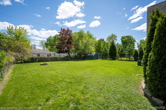 9034 Elmhurst Avenue, Plymouth Charter Township, MI 48170