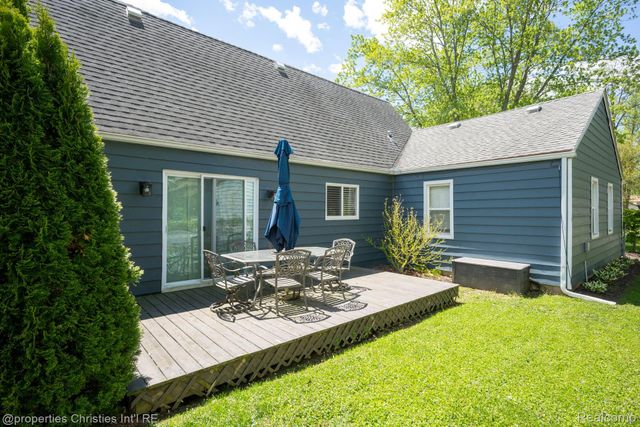 9034 Elmhurst Avenue, Plymouth Charter Township, MI 48170