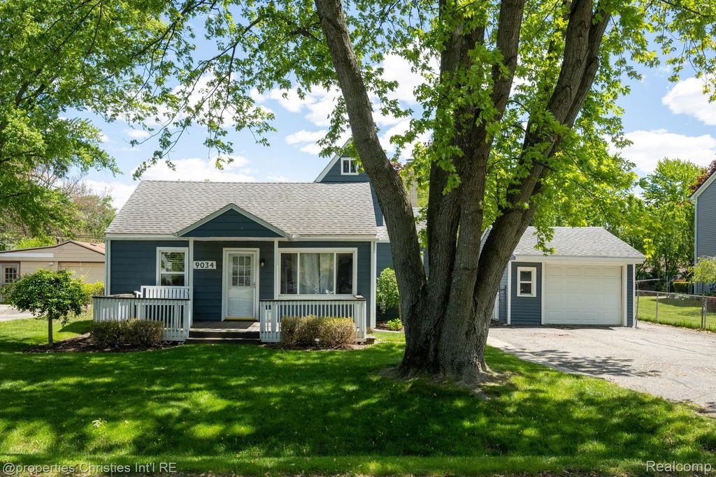 9034 Elmhurst Avenue, Plymouth Charter Township, MI 48170