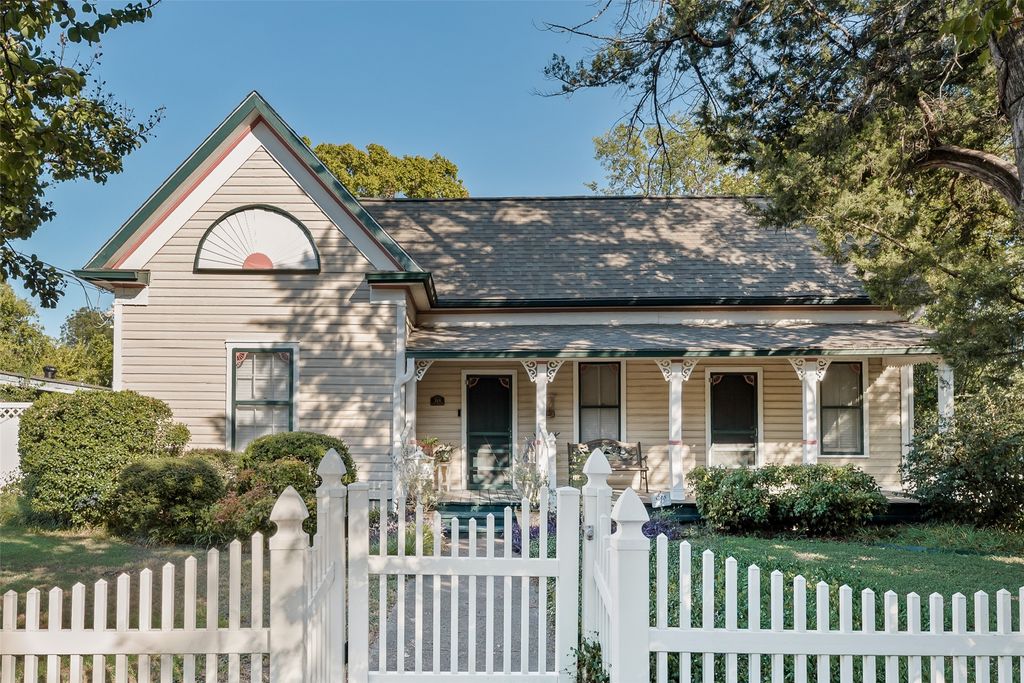 318 S O Connor Road, Irving, TX 75060