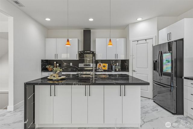 20042 94th Avenue NE, Bothell, WA 98011