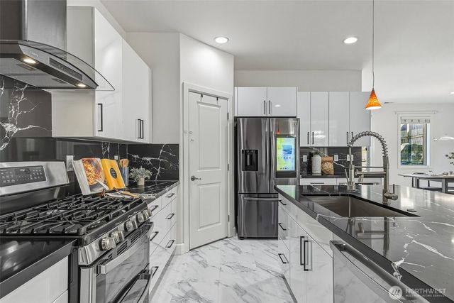 20042 94th Avenue NE, Bothell, WA 98011