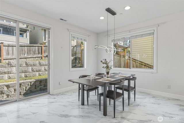 20042 94th Avenue NE, Bothell, WA 98011