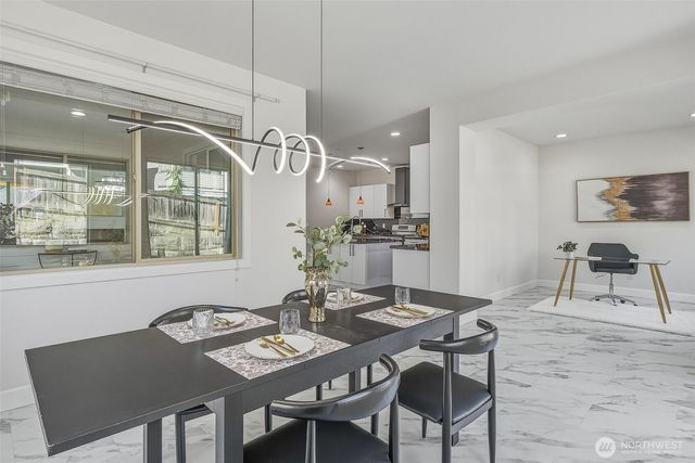 20042 94th Avenue NE, Bothell, WA 98011