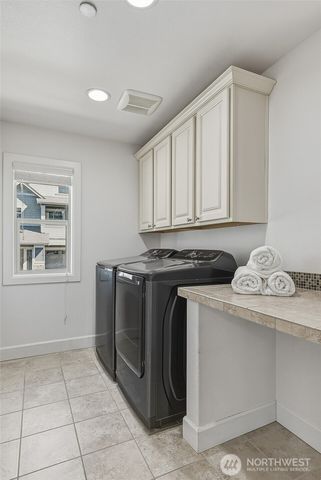 20042 94th Avenue NE, Bothell, WA 98011