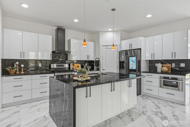 20042 94th Avenue NE, Bothell, WA 98011