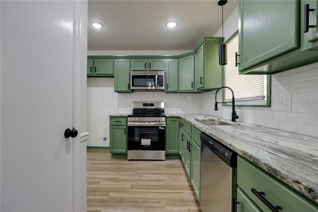 9824 Lydia Avenue, Kansas City, MO 64131